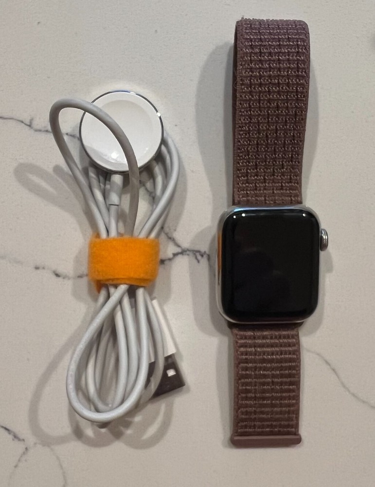 Apple Watch Series 4 40mm Silver Aluminum Case with Mauve Sport Band