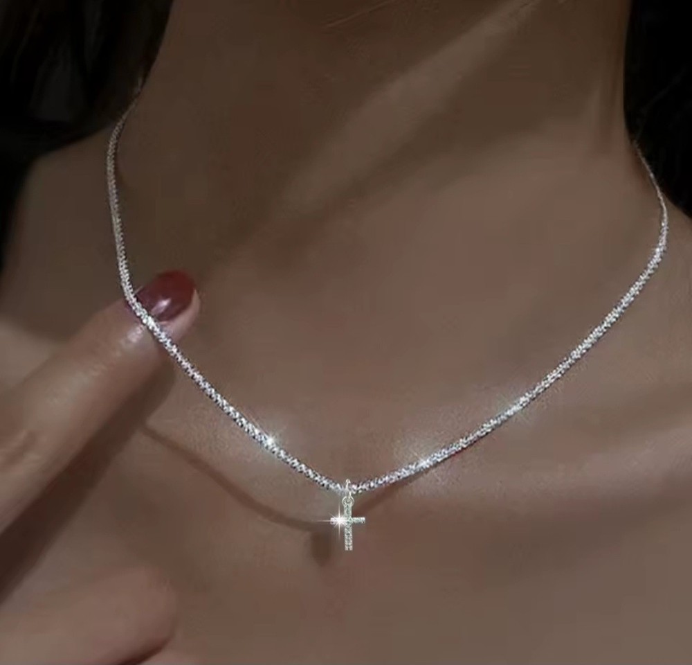 Elegant Sparkling Silver Cross Pendant Necklace Timeless Design