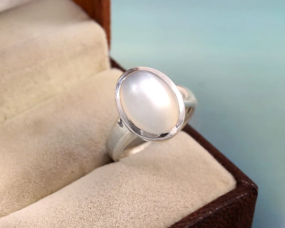 Handmade 925 Sterling Silver Moonstone Ring with Minimalist Elegance