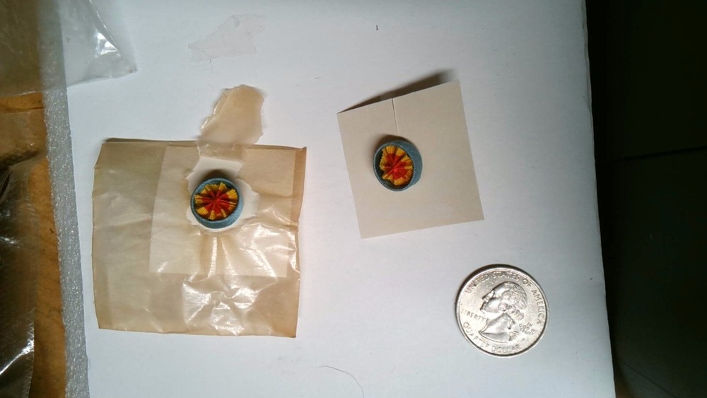 MILITARY INSIGNIA SET OF 2 ROSETTE AIR FORCE CIVILIAN AWARD FOR VALOR VIETNAM 64