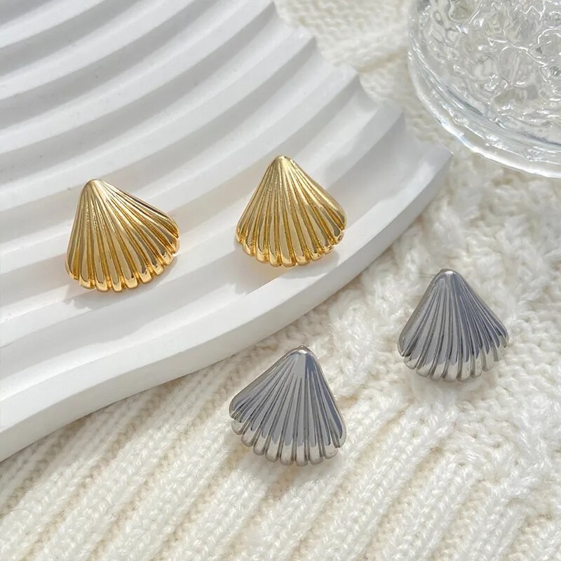 Korean Shell Earring Female Niche Design Sense Retro Simple Temperament Fashion