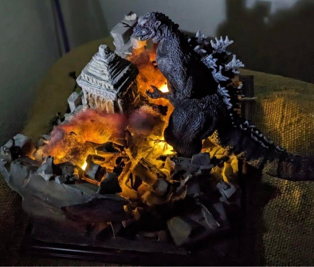 Godzilla Kaiyodo Soft Vinyl Kit Diet Building Diorama Set Painted and Finished