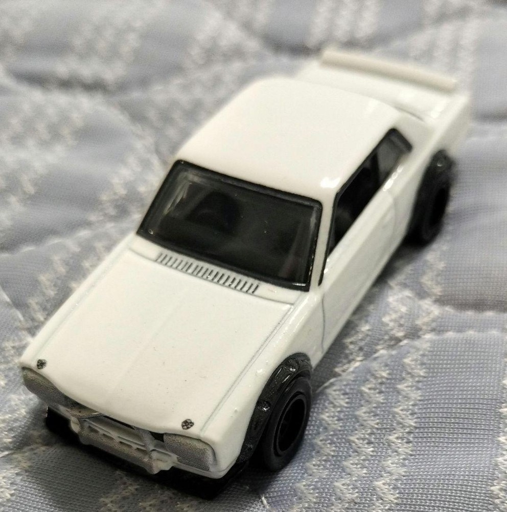 MATTEL HOT WHEELS PREMIUM COLLECTOR SET SKYLINE 2000