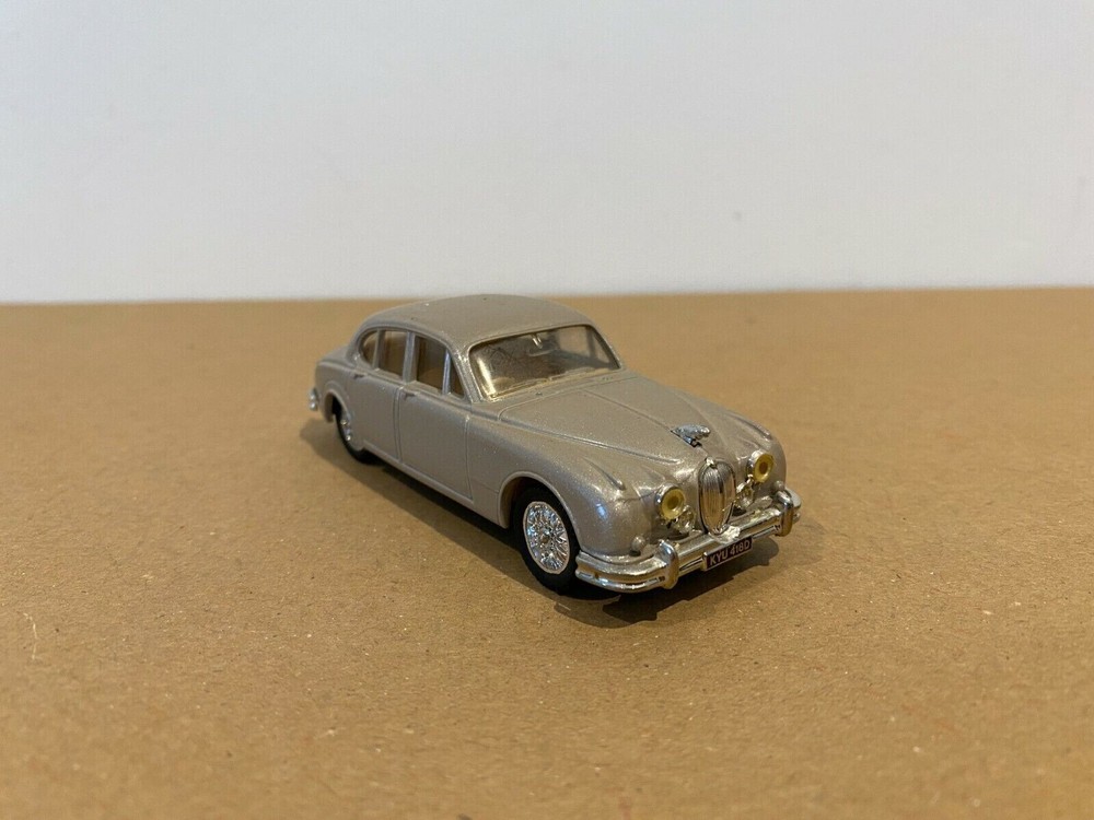 Jaguar mk2 1:43 diecast model car Corgi Classic models