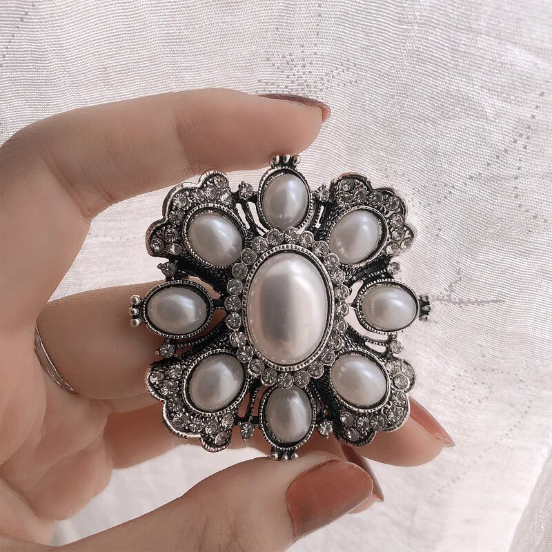Vintage Baroque Fashion Pearl Brooch Retro Court Atmosphere Jewelry Pin