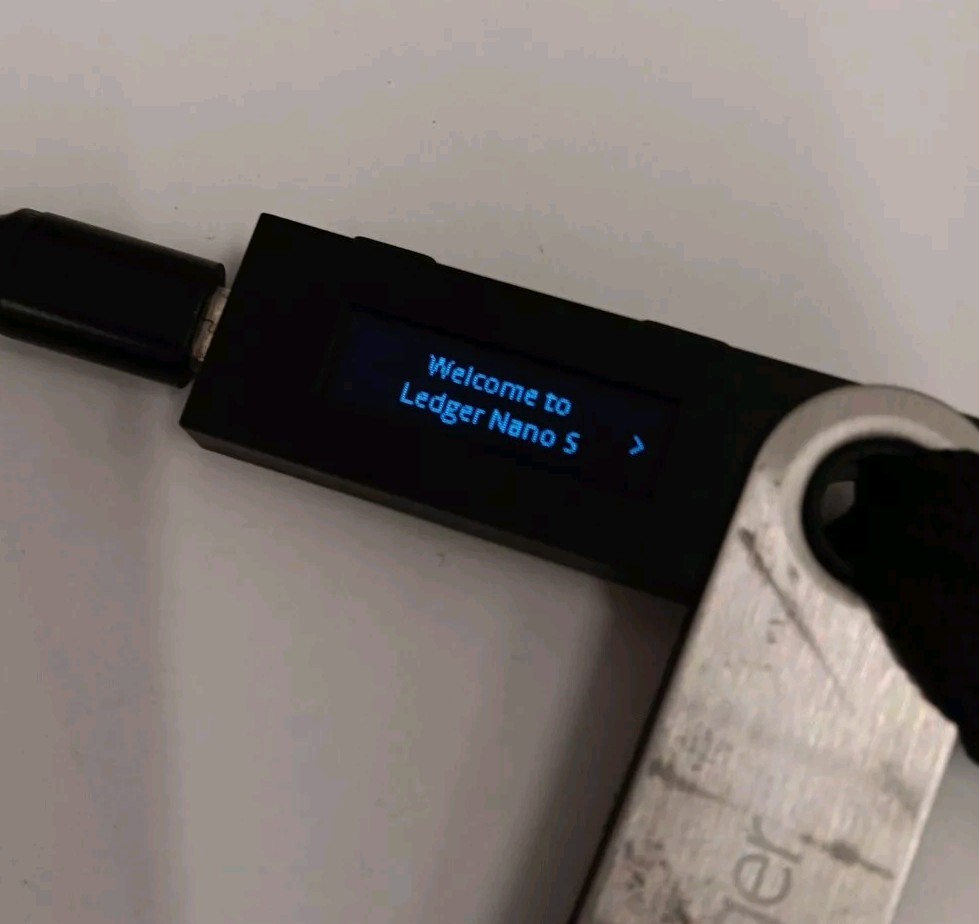 Ledger Nano S Cryptocurrency Bitcoin Hardware Wallet - Matte Black-image