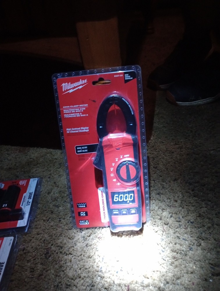 MILWAUKEE (2237-20) 600 Amp AC/DC Digital Clamp Meter HVAC/R