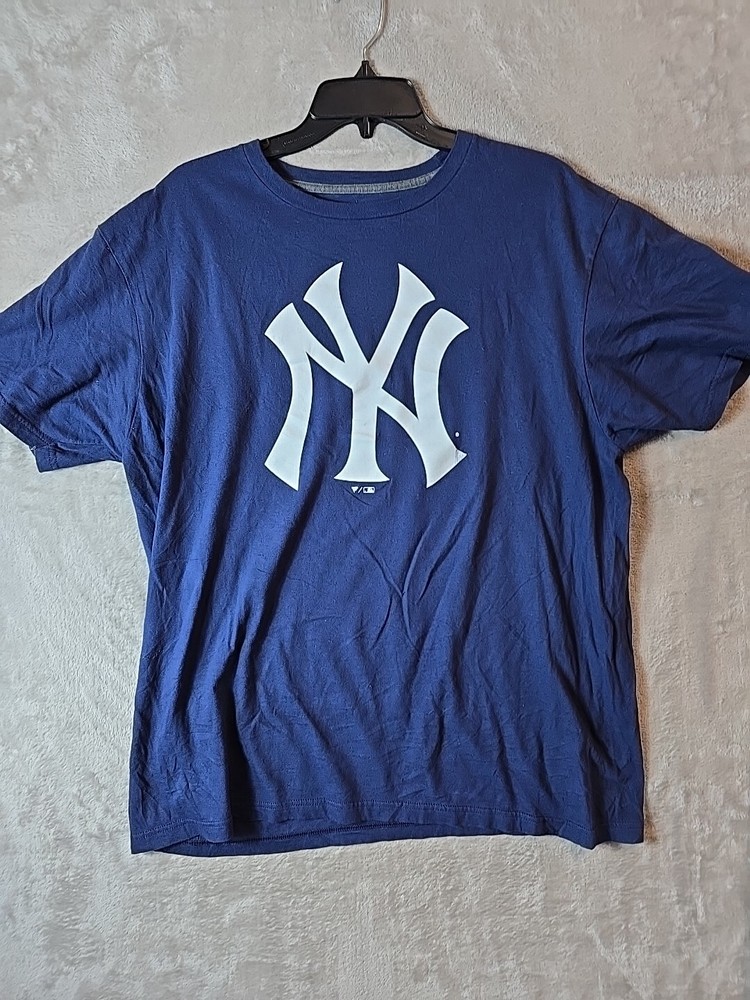 Majestic NY Yankees Men's Size XL Graphic Logo T Shirt Short Sleeve Dark Blue