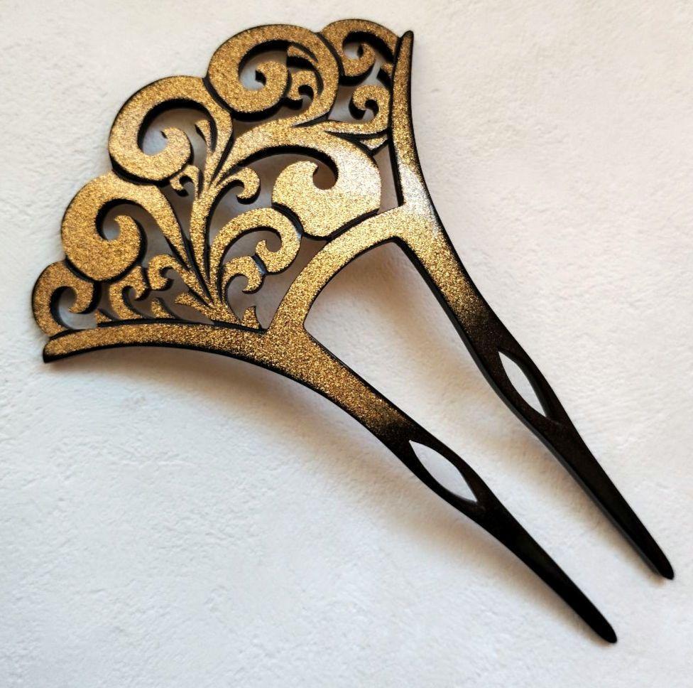 Elegant Gold & Black Bee-Shaped Kanzashi Hairpin with Carved Resin Design