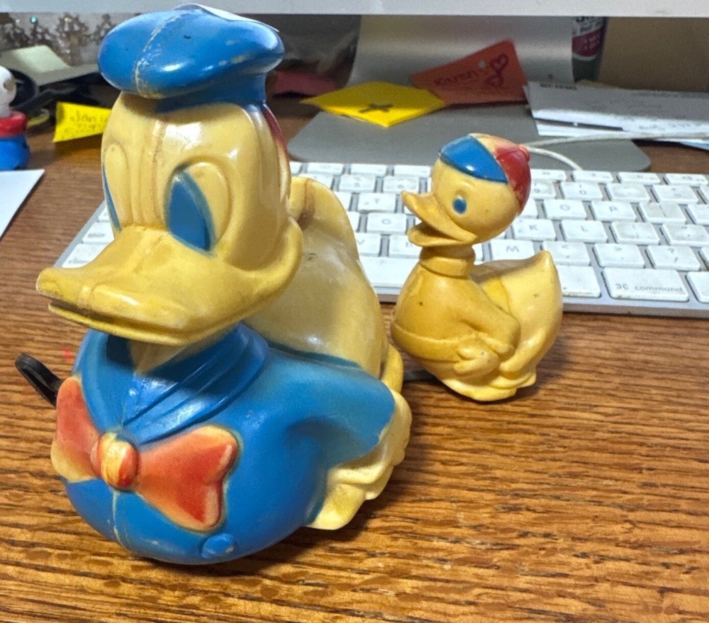 Vintage 1950s-60s Rare Walt Disney Donald Duck Wind-Up Train Toy