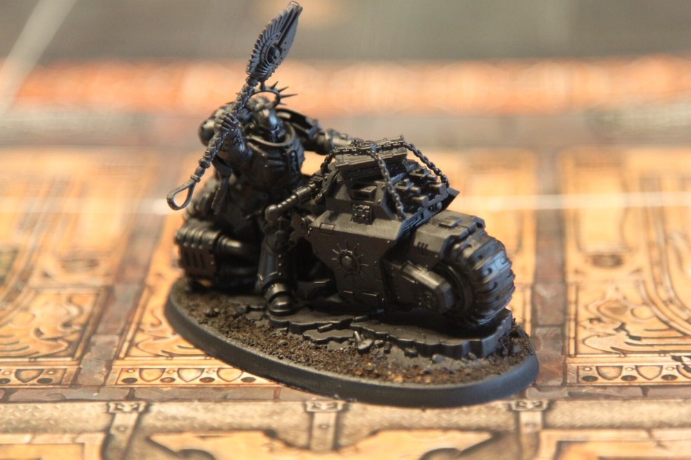 WARHAMMER 40.000 WH40K - CAPELLÁN MARINO ESPACIAL EN BICICLETA - HECHO Y CON RECUBRIMIENTO