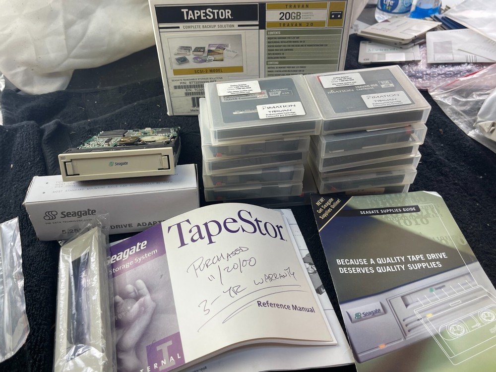 Seagate TapeStor Travan 20 - 20 GB Tape Drive w/ Mounting Hardware 12 Tapes