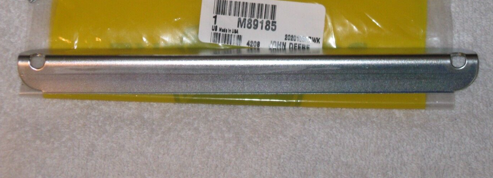 GENUINE JOHN DEERE 170 180 322 330 332 415 425 445 455 BATTERY HOLD DOWN M89185