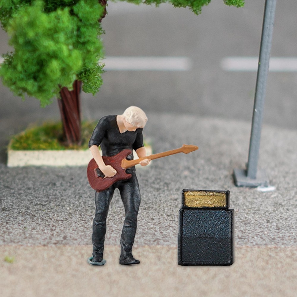 1/64 Scale People Model Realistic Diorama Scenery Resin Painted Figures for