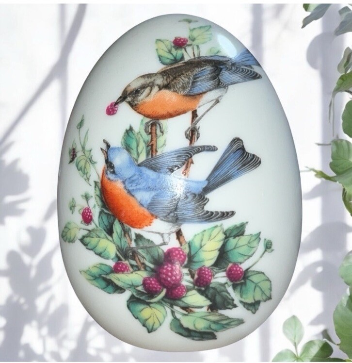 1987 Avon Four Seasons Porcelain Egg- Summer’s Song Is Warm And Bright