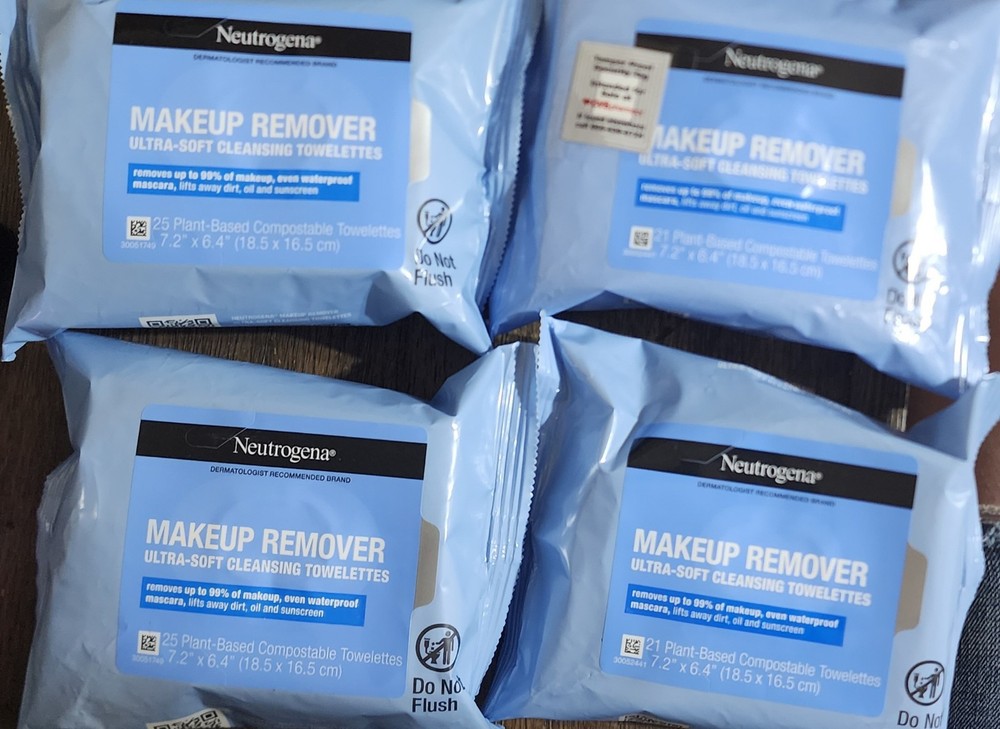 Neutrogena Ultra-Soft Makeup Remover Cleansing Towelettes 92ct Bundle