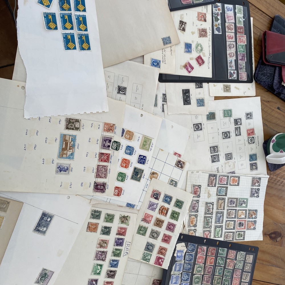 Мировое накопление из различных альбомов и т. д. 300 + вешалки для марок не Inc.