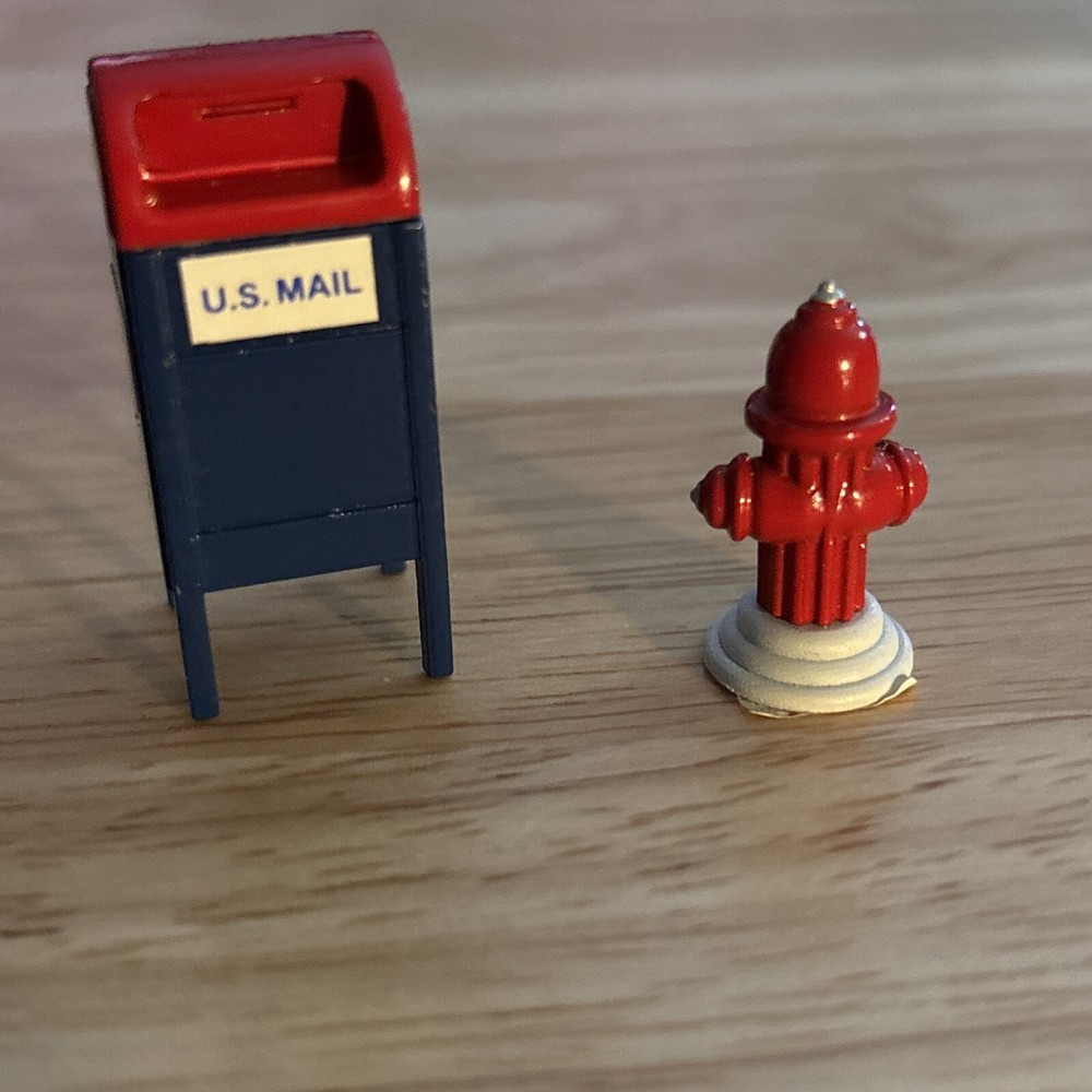 Dept 56 Heritage Village “Mail Box/Fire Hydrant” Accessories Set Of 2 #5517-4