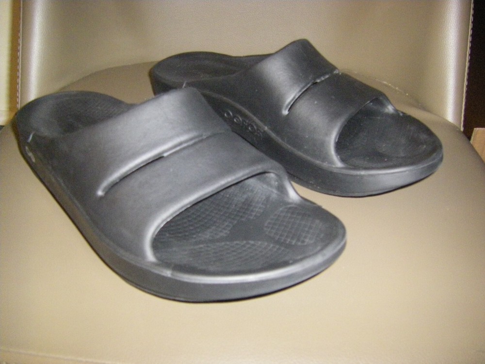 Oofos  Recovery Slide Sandal Men's size 9/ Women's 11 Black