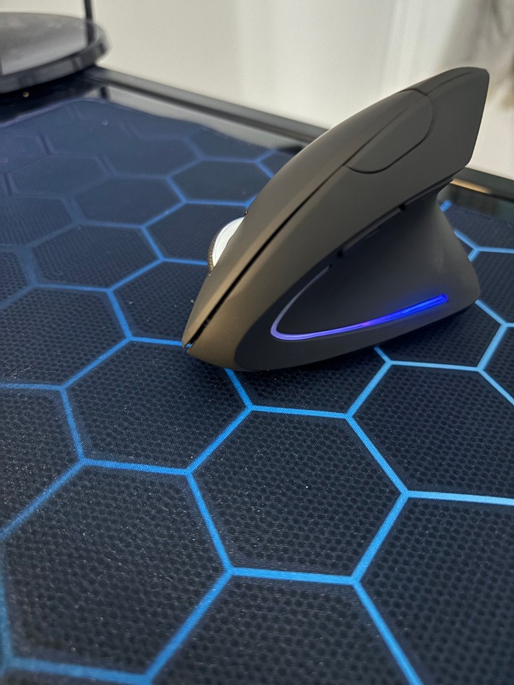 Rechargeable Wireless Vertical Ergonomic Mouse for Cross-Border Comfort and Efficiency-image