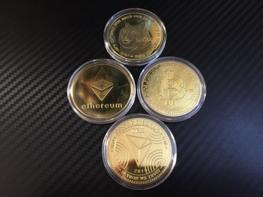 4 pc Gold Plated Cryptocurrency Commemorative Set 1 Bitcoin 1 Doge 1 eth 1 Tron-image