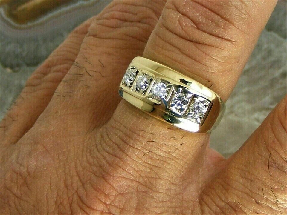 3 Ct Round Cut Moissanite Men's Wedding Band in 14k Yellow Gold