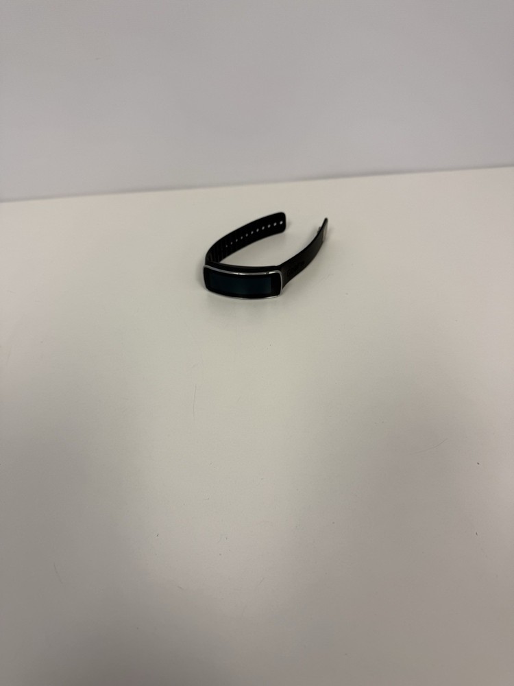 Black Digital Smartwatch Wristband with Fitness Tracking-image