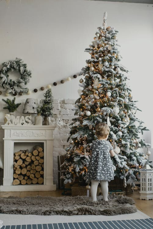 Christmas Tree Digital Wallpaper Background with Girl Image-image
