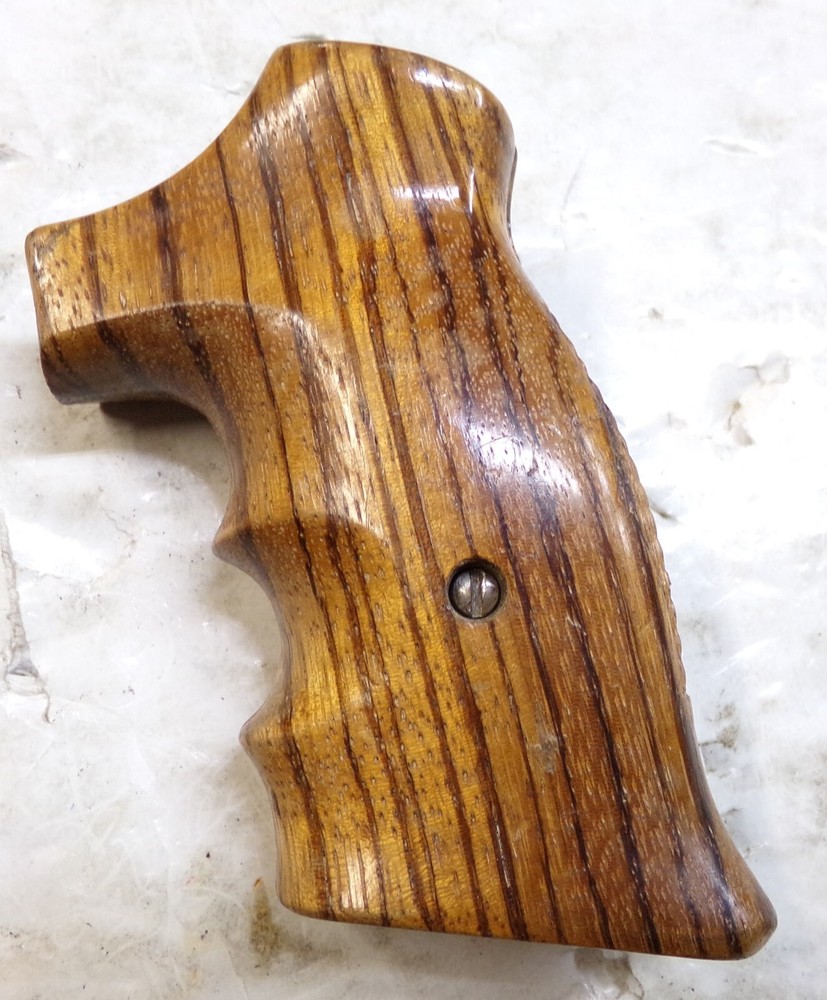 Used set of Mustang Grips for possibly a Colt Revolver       #2688