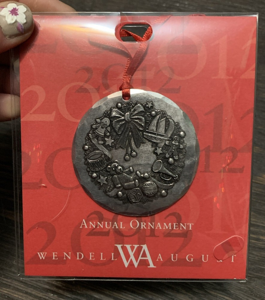New Wendell August 2012 Christmas Wreath Aluminum Ornament Keepsake