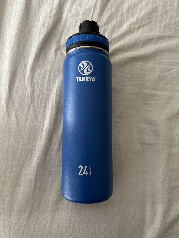 New 24 oz Original Takeya Sports Bottle Stainless-Steel Vacuum-Insulated Blue