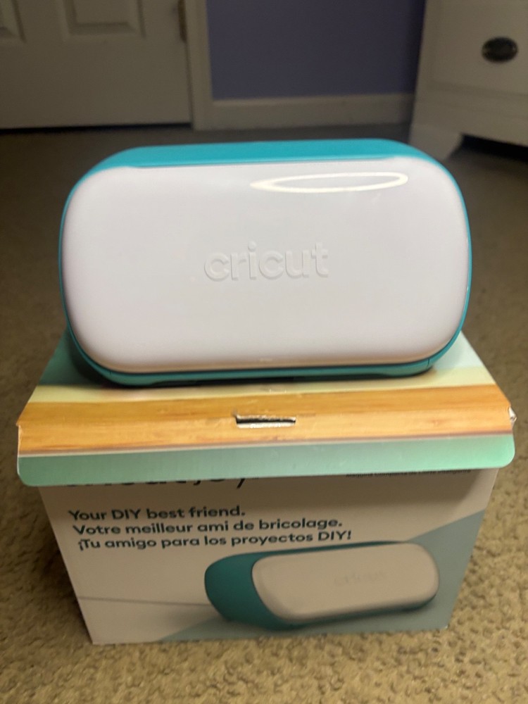 Cricut Joy Cutting Machine - with cricut iron on vinyl - Blue and White