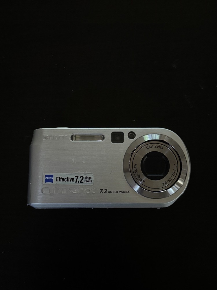 Sony Cyber-shot DSC-P200 7.2MP Digital Camera - Silver