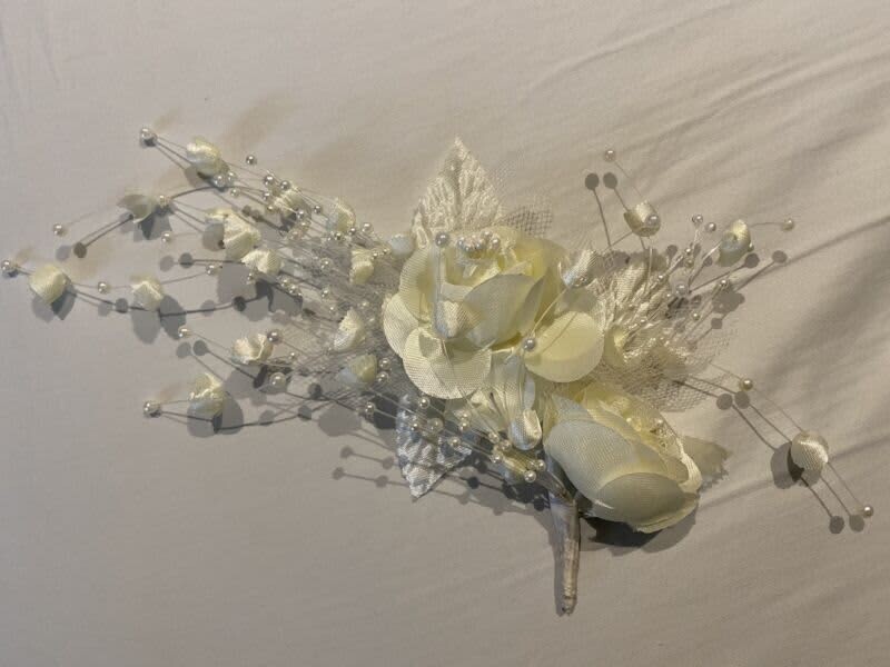 Hair Accessories - White flowers and beads