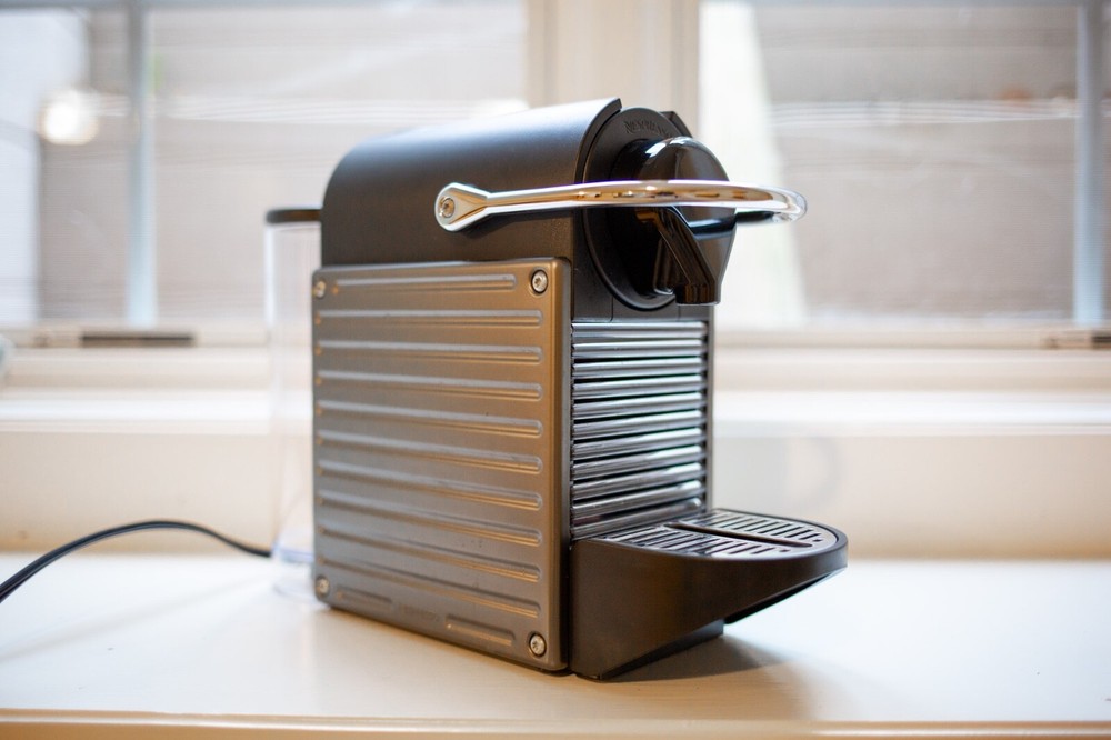 Nespresso Pixie Type C60 Espresso Machine - Made in Switzerland