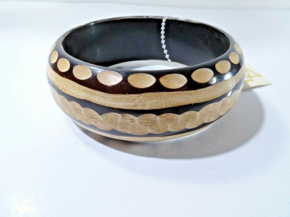 Amrita Singh Brown Tan Resin Etched Circle Bangle Bracelet NWT 98