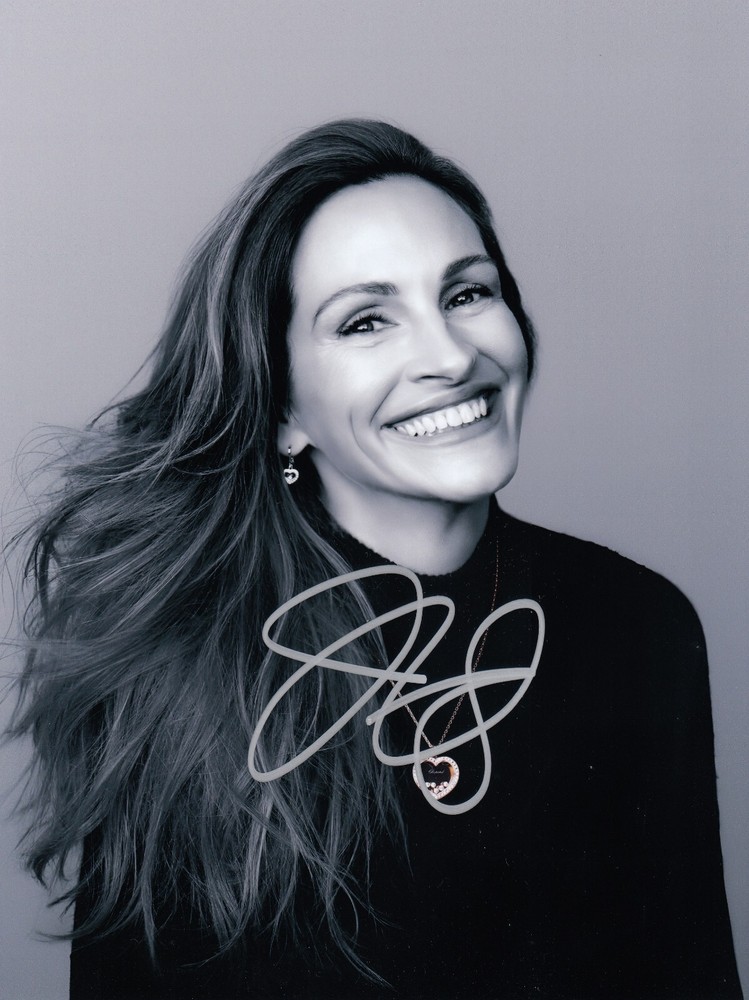 Julia Roberts Signed Auto 8 x 10  Photograph