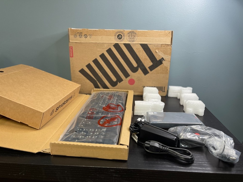 Lenovo ThinkCentre M90n-1 IoT - nano - Core i3 8145UE 2.2 GHz - 8 GB - SSD 256 G-image