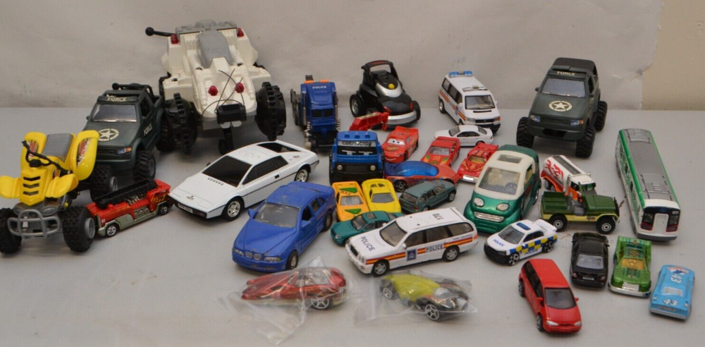 Toy cars bundle joblot x32 a real mixture die cast plastic variety of vehicles