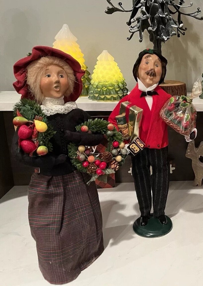 Byers’ Choice The Carolers Gift Bearing Collection (Set of 3)