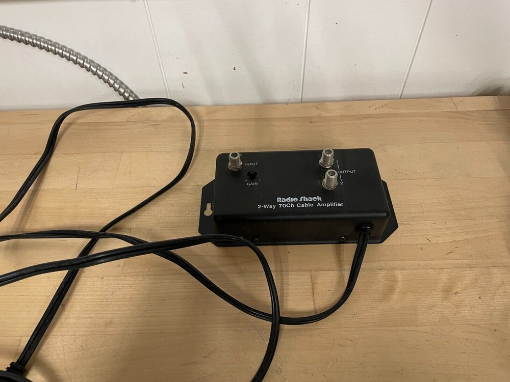 Radio Shack 2 Way 70 Channel Cable TV Amplifier 15-1960A