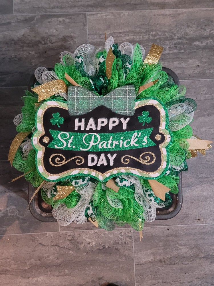 St Patricks Day Green Shamrock Deco Mesh Wreath