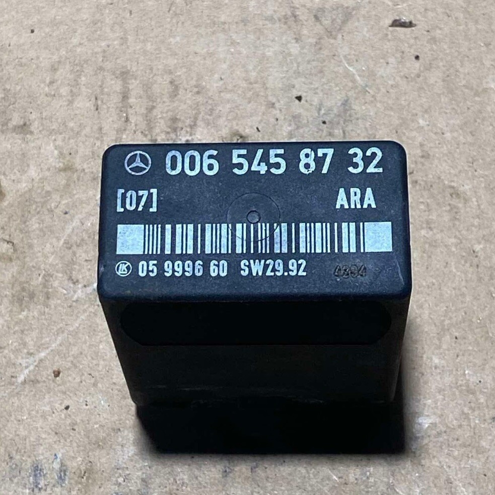 Mercedes-Benz W124 Fuel Injection Control Module 0065458732 From OM605