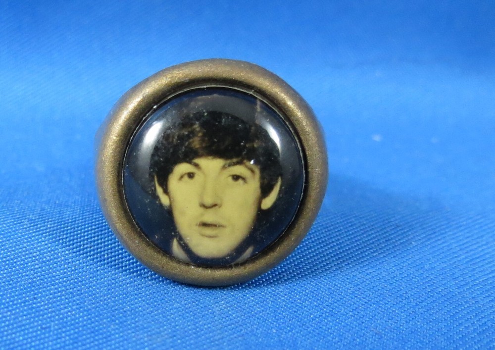 VINTAGE 60S THE BEATLES PAUL MCCARTNEY BRASS GUMBALL RING gold photo jewelry USA