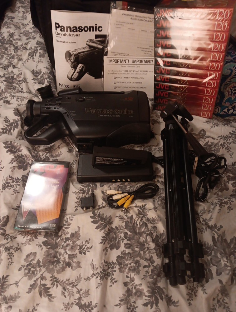 Panasonic Omnimovie Pv800camcorder batterry Charger Tripod Case 13new Tapes