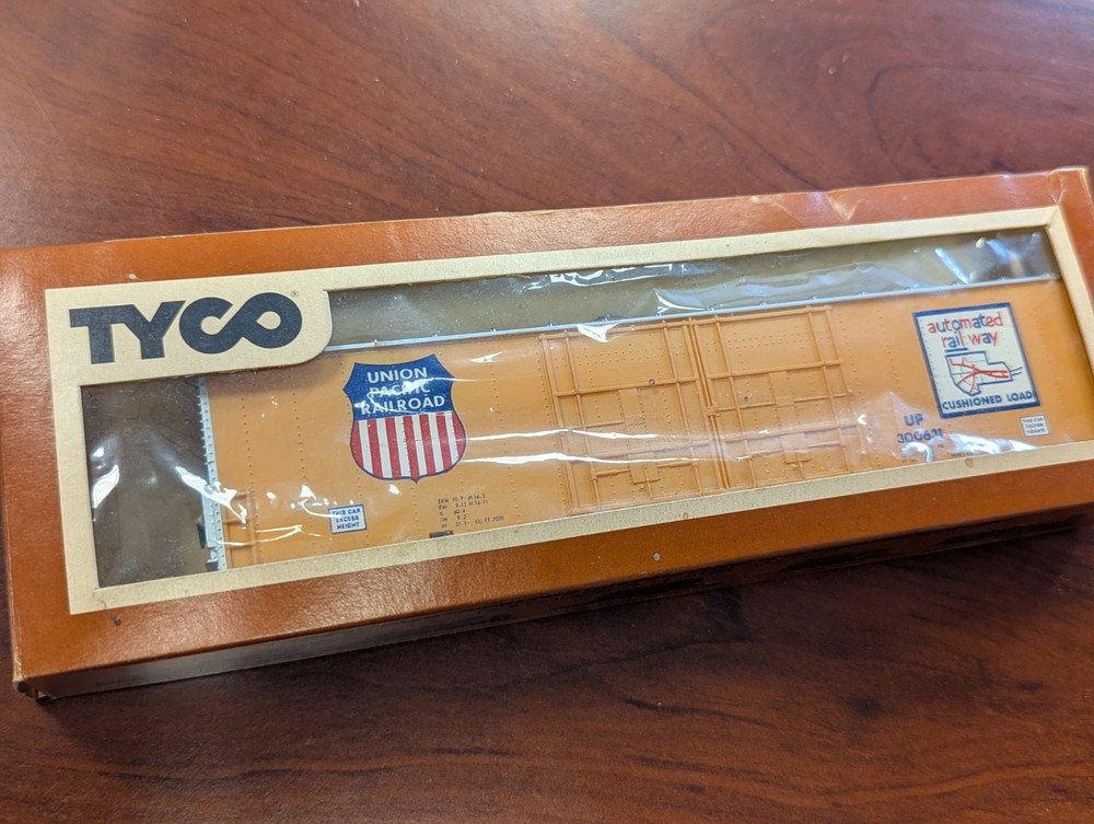 HO Scale Union Pacific Cushion Load Auto Railcar UP 300631-image