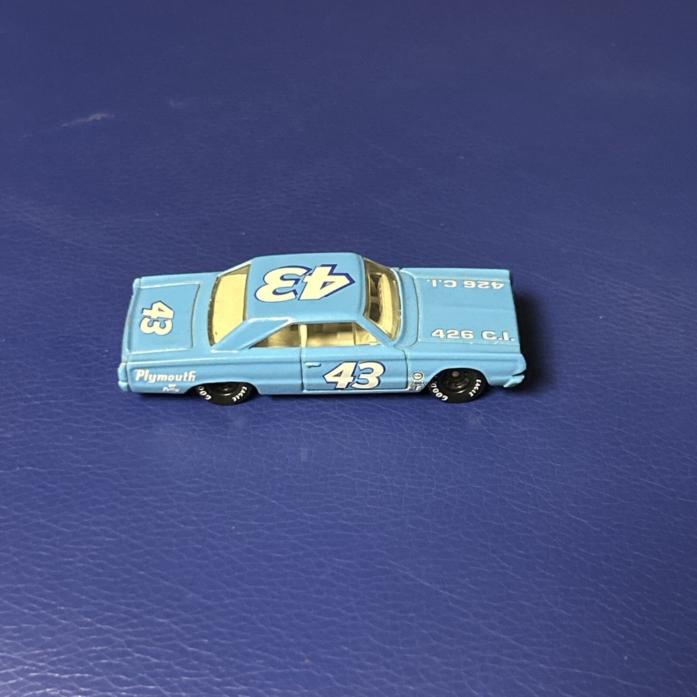 Hot Wheels Vintage Racing Richard Petty's 67 Plymouth