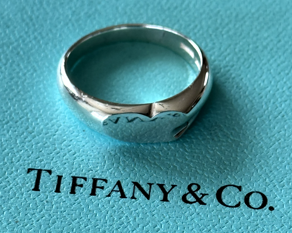 Tiffany & Co. Elsa Peretti Heart Signet  Ring  Sterling Silver 925 Size 8 1/2 US