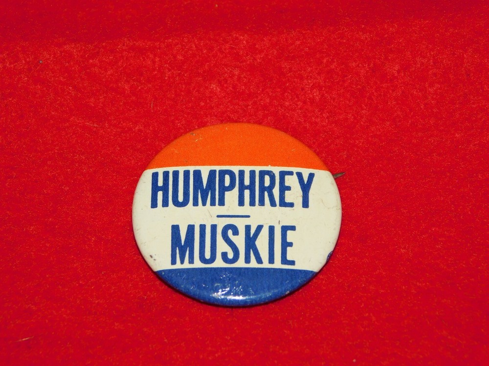 VINTAGE ELECTION CAMPAIGN  POLITICAL PIN PINBACK HUMPHREY MUSKIE