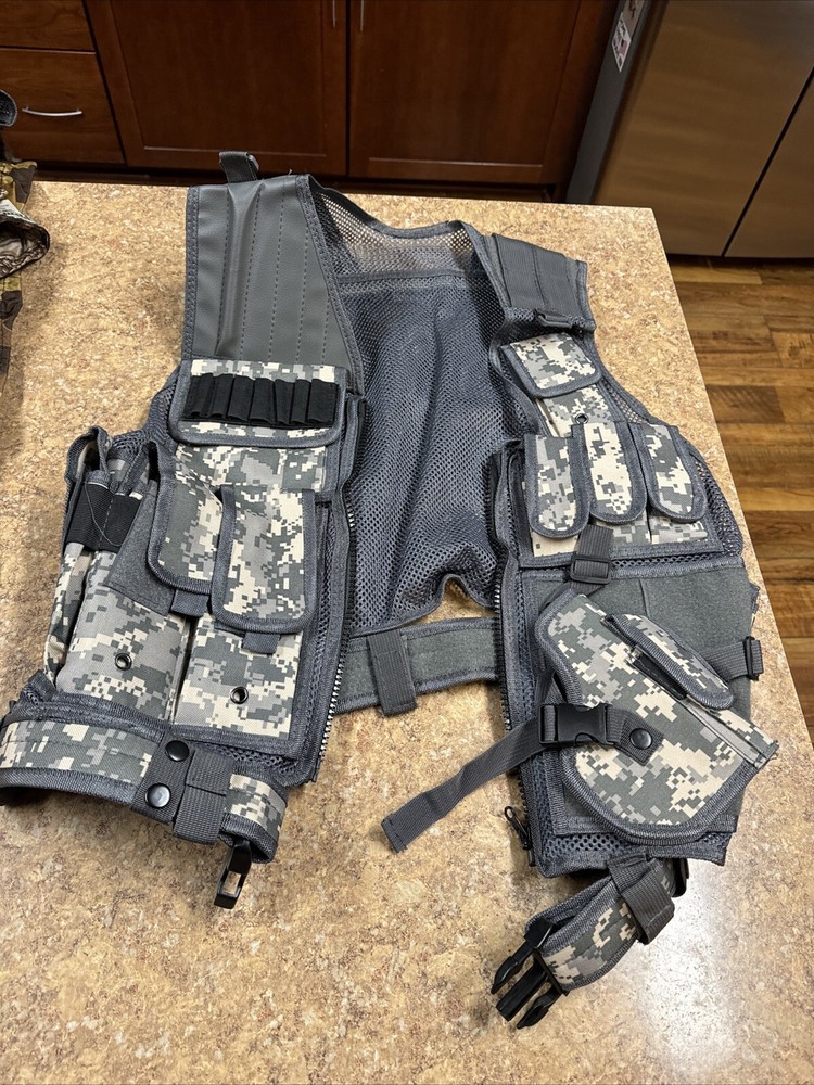 Tactical Digital Camo Mesh Vest with Mag Pockets 2-in-1 Design-image